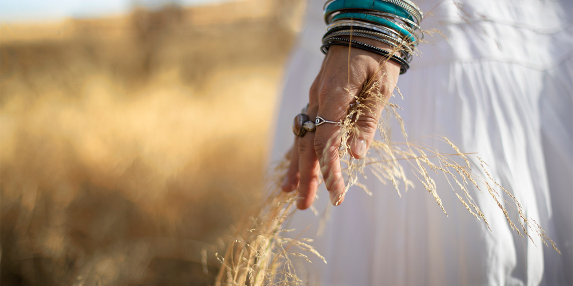 Herkes ayak basmak istiyor kayıp ülkenin keşfedilmemiş topraklarına. Oysa ben çoktan o kayıp ülkenin asi prensesiyim.