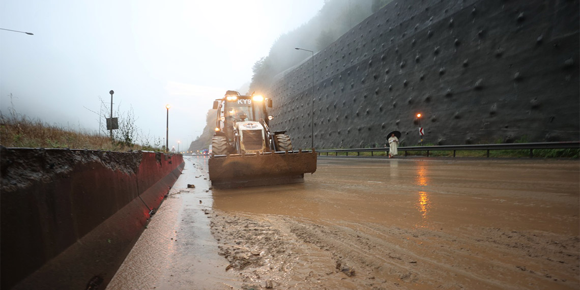 Bolu Dağı'nda heyelan; Tünel ulaşıma kapandı