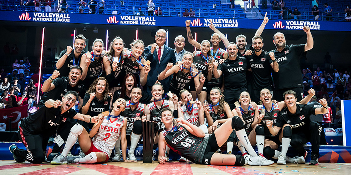 BtcTurk CEO’su Özgür Güneri, "Voleybolun değerine değer katmak için elimizden ne geliyorsa, katkıda bulunmaya çalışıyoruz, Filenin Sultanları'nın yanında olmaya devam edeceğiz" dedi.