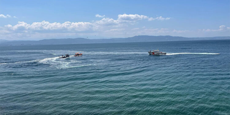 Trol ile balık avına 3 gözaltı