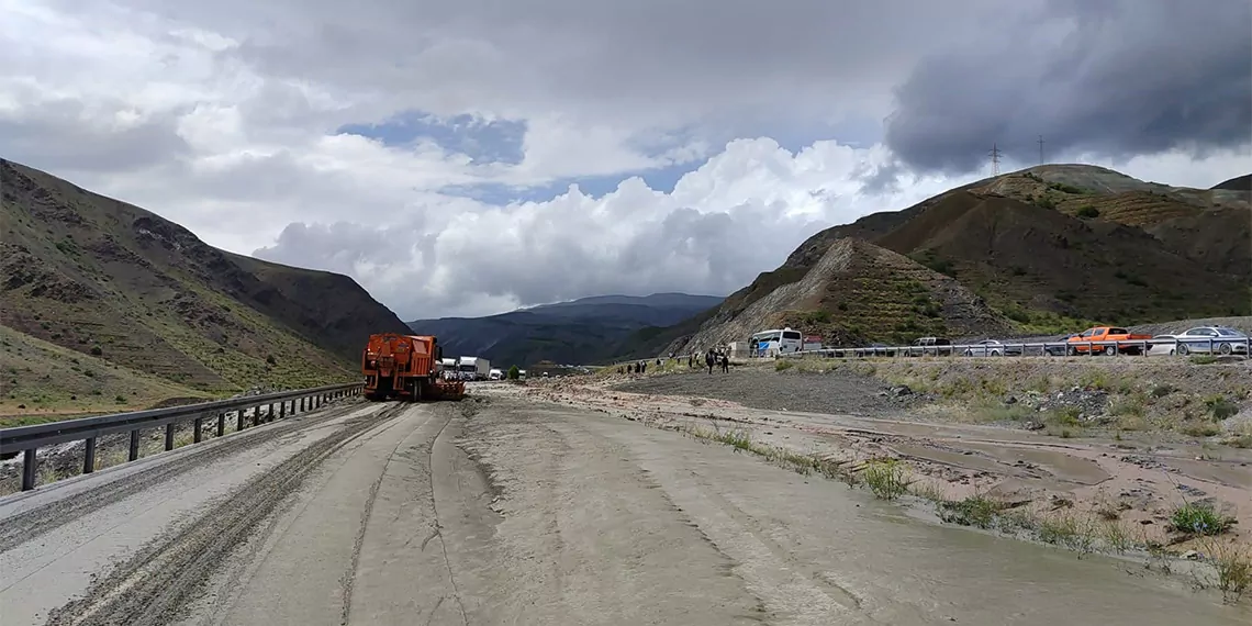 Camurla kaplanan erzincan sivas kara yolu ulasima kapandi 9792 dhaphoto4 - öne çıkan - haberton