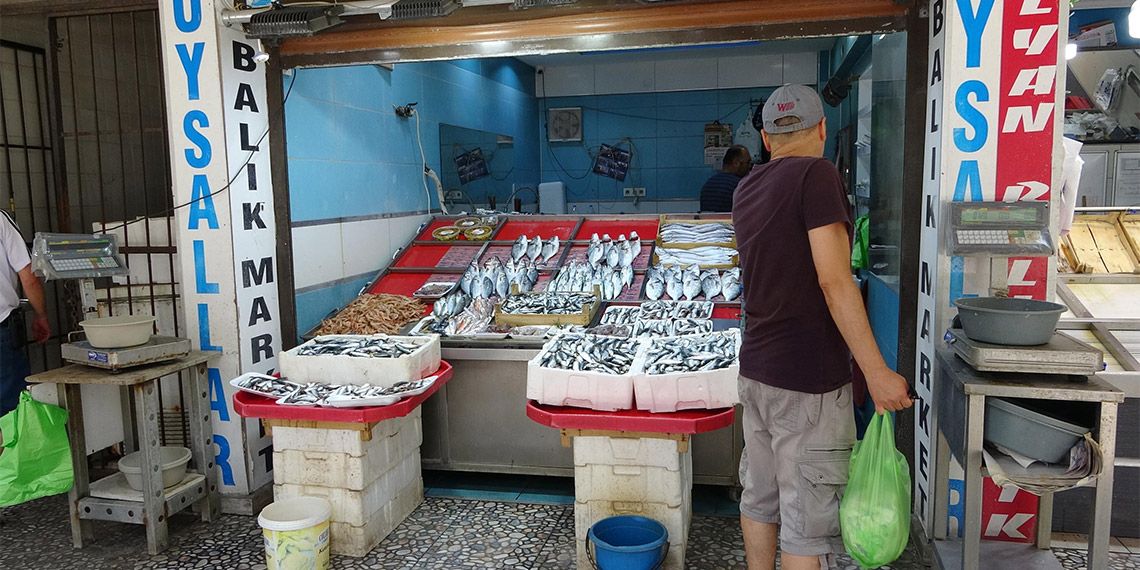 Sardalyanın kilosu 120 TL ile 200 TL arasında satılıyor