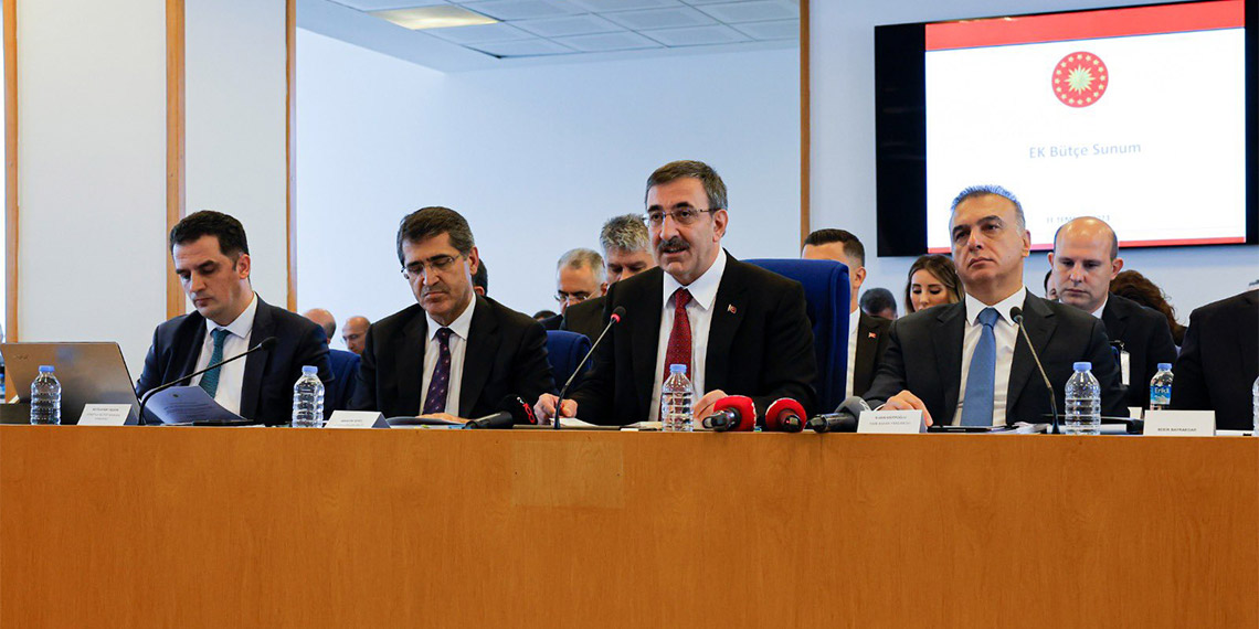 Cumhurbaşkanı Yardımcısı Cevdet Yılmaz, "Enflasyonu tekrar düşürmek için mücadelemizi kararlılıkla sürdürüyoruz. 2022 yılı ekim ayından itibaren geçen 8 aylık sürede enflasyon oranında 47,3 puan düşüş meydana gelmiştir" dedi.