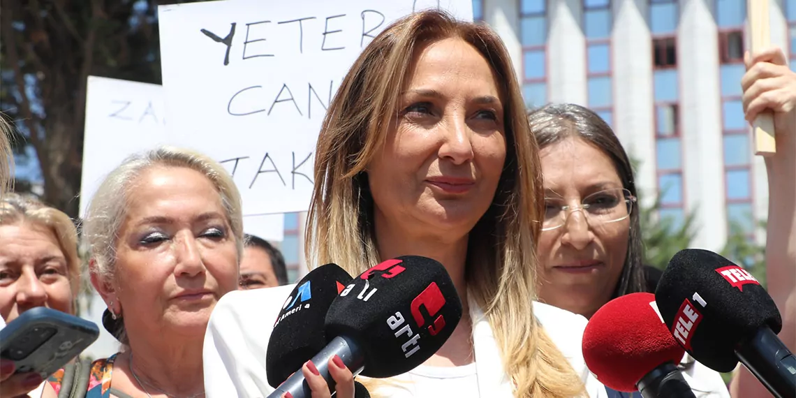 Chp kadın kolları genel başkanı aylin nazlıaka, "tüm vatandaşlarımıza sözümüz olsun; halkın iktidarını kurduğumuzda yoksuldan alıp zengine veren düzeni sonlandıracağız" dedi.