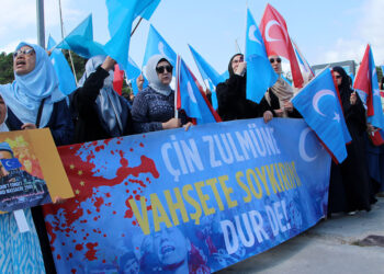 Çin konsolosluğu önünde Urumçi katliamı protestosu