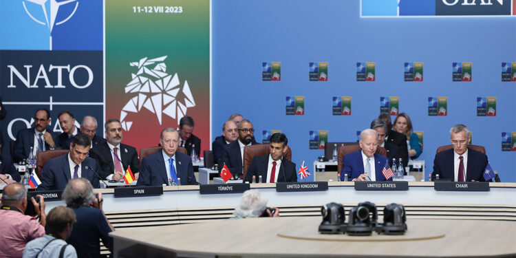 NATO Liderler Zirvesi'nin ilk oturumu başladı