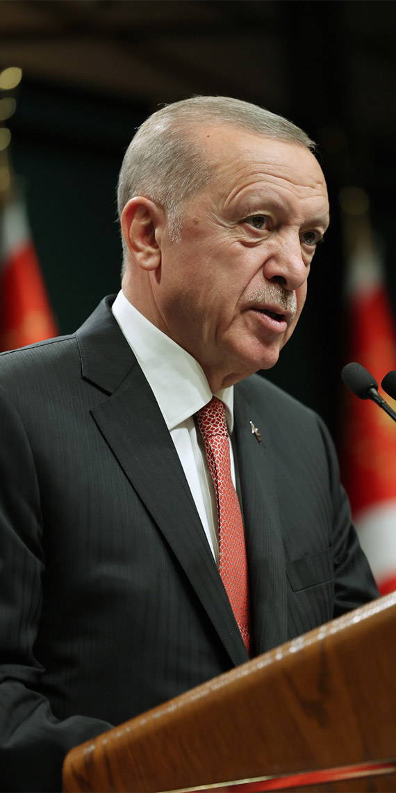 Cumhurbaşkanı Recep Tayyip Erdoğan, Batı'da Kur'an-ı Kerim'e yönelik saldırılara ilişkin, ''Bu saldırıları Batı’da habis bir ur misali hızla yayılan İslam ve Müslüman düşmanlığı hastalığının yeni tezahürleri olarak görüyoruz. Batı dünyası özellikle bu hastalıkla mücadele noktasında hiçbir adım atmıyor'' dedi.