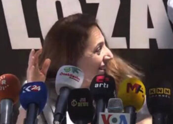 Saliha Aydeniz'in başına platform düştü