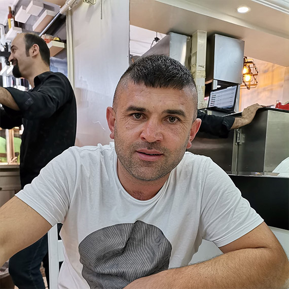 Denizde boğulma tehlikesi geçiren 2 kardeş kurtarıldı