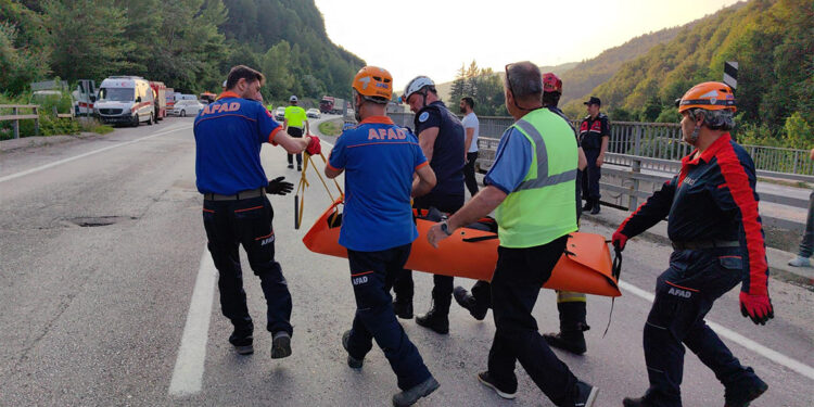 Bursa'nın İnegöl ilçesinde Mezit deresi kenarında dinlenmek için mola veren Mehmet Ali Han, su kenarında kadın cesedi ile karşılaştı. Dere yatağında gördüğü kadın cesedini cansız manken zannetti.