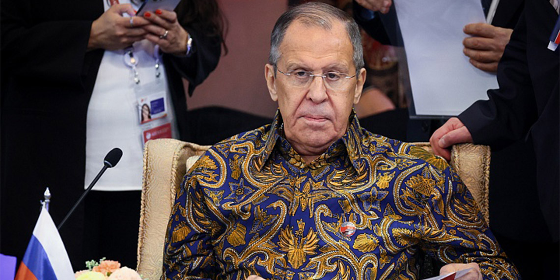 ASEAN'da geleneksel Endonezya gömlekleri dikkat çekti