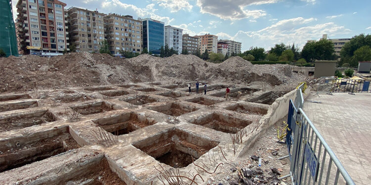 Yıkılan binalar için hazırlanan yeni bilirkişi raporu tamamlandı