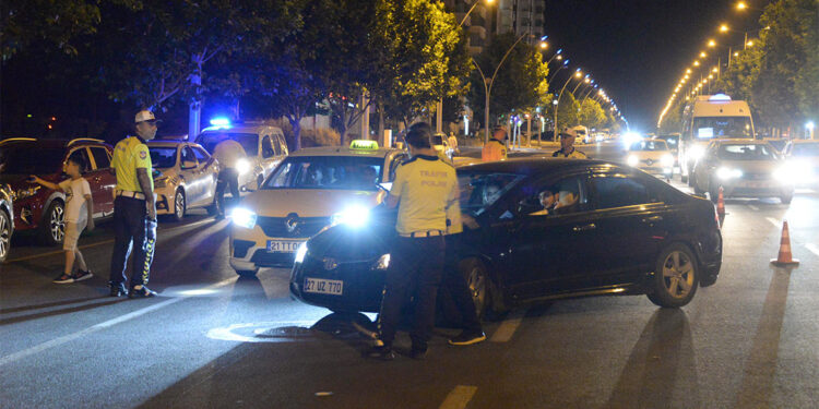 Diyarbakır'da ölümlü kaza sonrası 460 sürücüye ceza kesildi