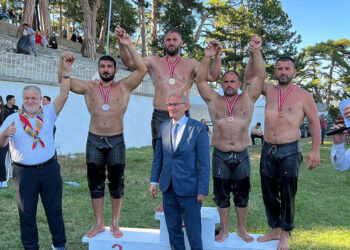 Domaniç Yağlı Güreşleri'nde Nedim Gürel başpehlivan oldu