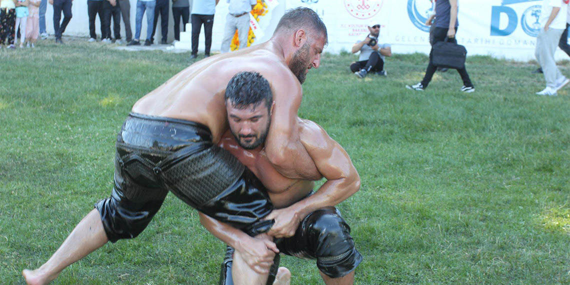 Domaniç Yağlı Güreşleri'nde Nedim Gürel başpehlivan oldu