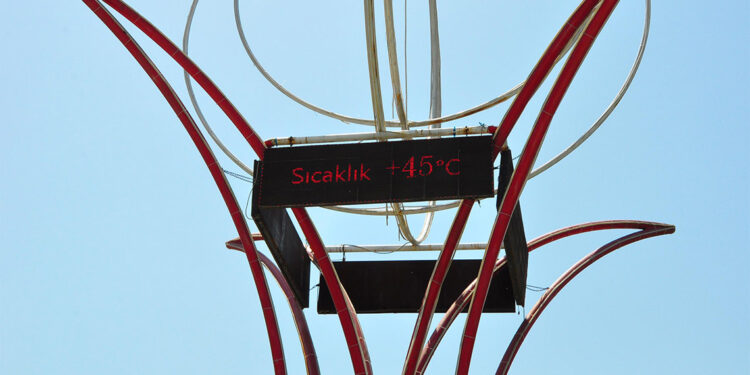 Termometreler 45 dereceyi gösterdi