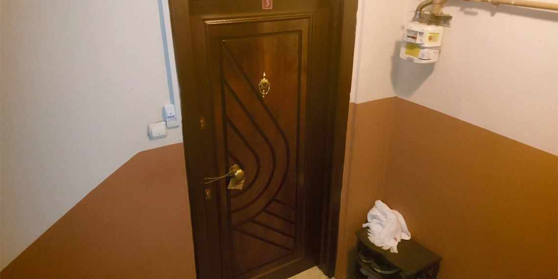 Bayrampaşa'da derin dondurucuda bulunan cesetle ilgili soruşturmada yeni detaylar ortaya çıktı. Cesedin Milli Gazete yazarı Mustafa Kasadar'ın oğlu olduğu belirlendi.