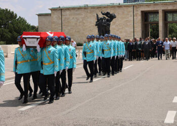 Eski Devlet Bakanı Ahmet Karahan için TBMM'de tören
