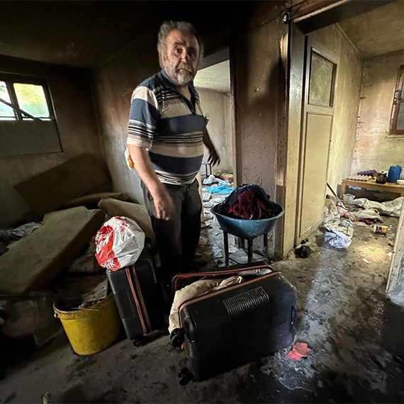 Ankara'nın Altındağ ilçesinde hayvansever çift Ayşegül Çağlayan ve Hasan Sarılar, ev sahibi tarafından evden çıkarılınca otele yerleştirildi. Çağlayan ve Sarılar'ın evde beslediği 12 kedi ve köpek ise sahiplenildi.