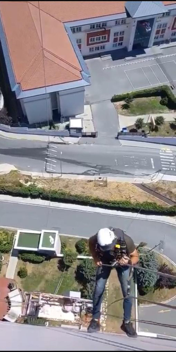 Eyüpsultan'da iskele devrildi; İşçiler 14. katta mahsur kaldı