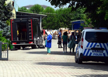 Fabrikada solunum sıkıntısı çeken 15 işçi hastaneye kaldırıldı