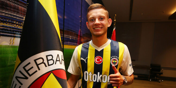 Fenerbahçe Sebastian Szymanski'yi kadrosuna kattı