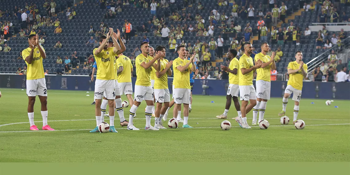 Uefa avrupa konferans ligi 2’nci ön eleme turu ilk maçında konuk ettiği zimbru’yu 5-0’la geçen fenerbahçe’de yeni transfer edin dzeko, "bugün bu taraftar karşısında duygulandım" dedi.