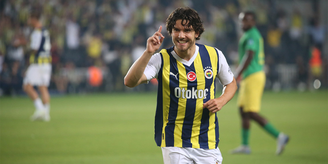 Fenerbahçe Zimbru maçında 5-0 galip gelerek avantajı kaptı. Sarı-lacivertliler, UEFA Avrupa Konferans Ligi 2’nci Eleme Turu ilk maçında sahasında Moldova ekibi Zimbru’yu konuk etti.