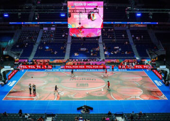 FIBA ikinci kez cam zeminli sahayı kullandı