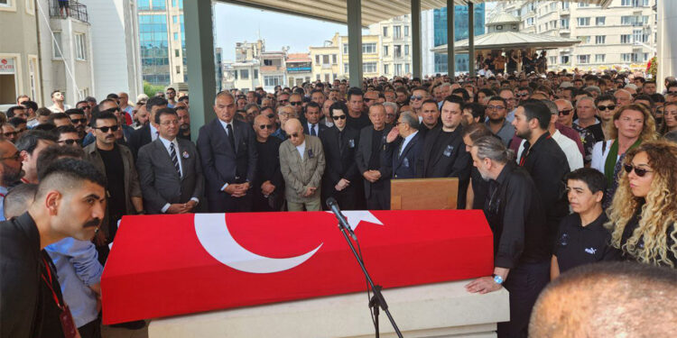 Özkan Uğur son yolculuğuna uğurlandı