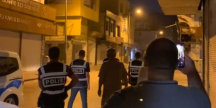 Gaziantep'te ağır hasarlı bina çöktü