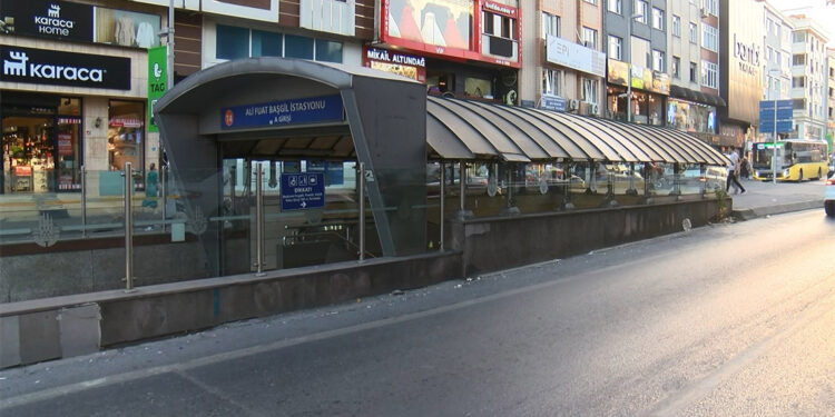 Gaziosmanpaşa'da tramvayda bıçaklı kavga