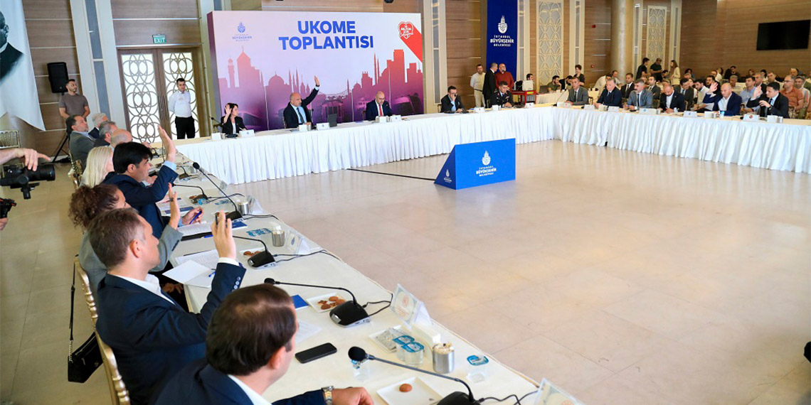 İstanbul Büyükşehir Belediyesi (İBB) Ulaşım Koordinasyon Merkezi (UKOME) toplantısında alınan kararla İstanbul'da toplu ulaşıma zam ertelendi.