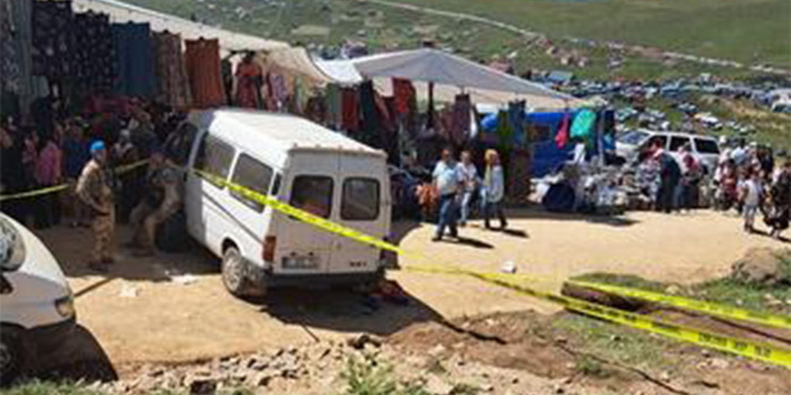 Halat kopunca çekilen minibüs pazara girdi