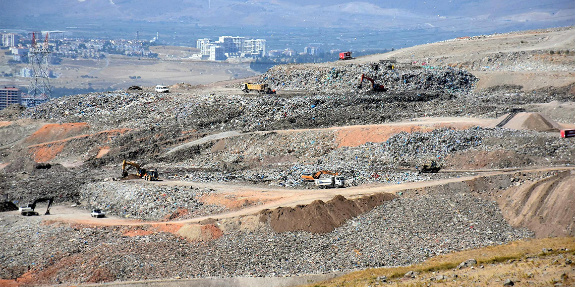 İzmir Dokuz Eylül Üniversitesi'nin (DEÜ) Deprem Araştırma ve Uygulama Merkezi (DAUM) Müdürü Prof. Dr. Hasan Sözbilir, Harmandalı'ndaki heyelan bölgesinde tehlikenin arttığını belirtti.