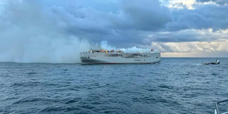 Panama bandıralı kargo gemisinde yangın
