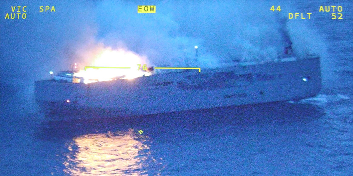 Panama bandıralı kargo gemisinde yangın