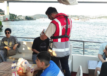İstanbul'da denizde kaçak göçmen denetimi