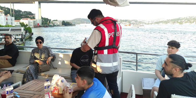 İstanbul'da denizde kaçak göçmen denetimi