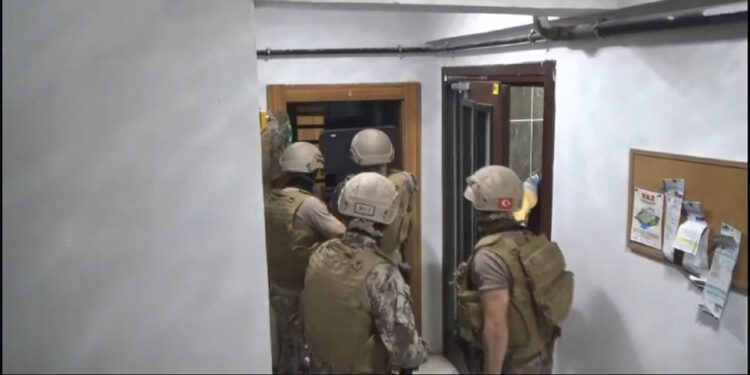 İstanbul'da terör operasyonu; 16 gözaltı