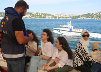 İstanbul'da bin 482 yabancı uyruklu kişiden 354'ü kaçak çıktı