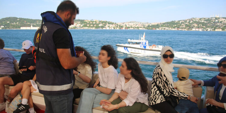 İstanbul'da bin 482 yabancı uyruklu kişiden 354'ü kaçak çıktı