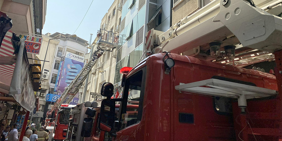 İzmir'de otelde yangın; 5 kişi dumandan etkilendi
