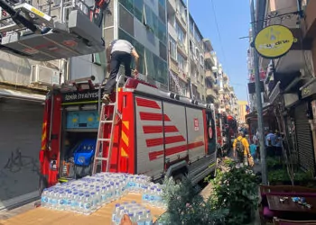 İzmir'de otelde yangın; 5 kişi dumandan etkilendi