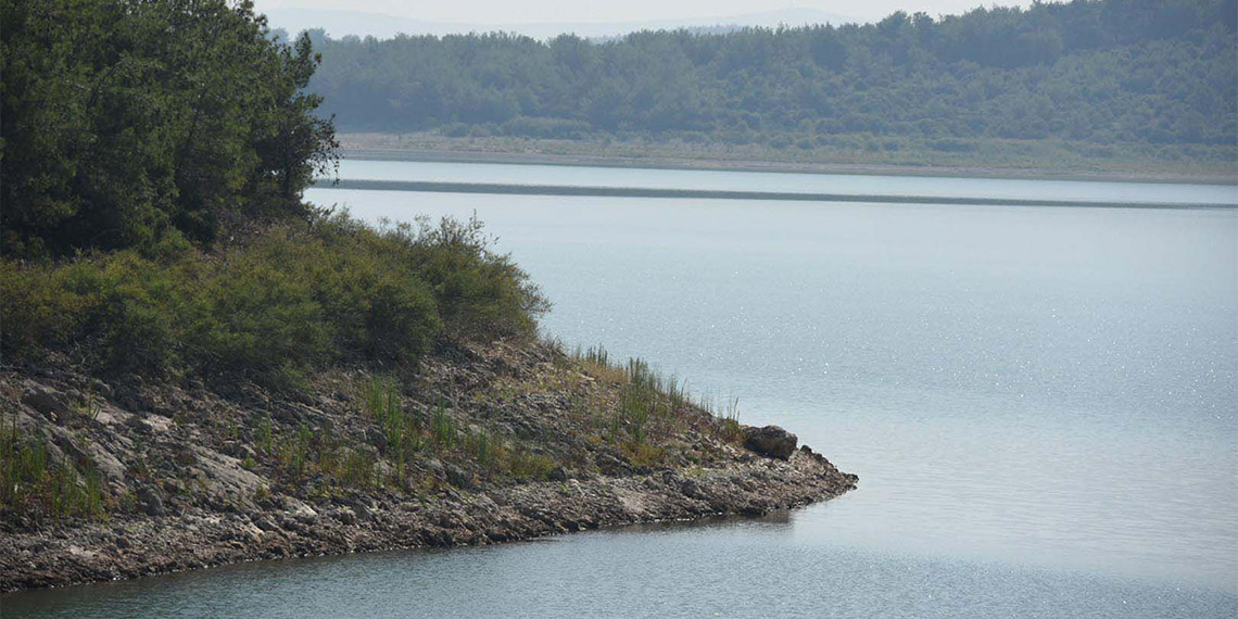 İzmir'in su ihtiyacının büyük bölümünün karşılandığı Tahtalı Barajı'nın doluluk oranı geçen yıla göre yüzde 15 azaldı.