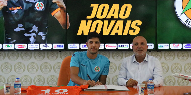 Alanyaspor Joao Novais'i renklerine bağladı