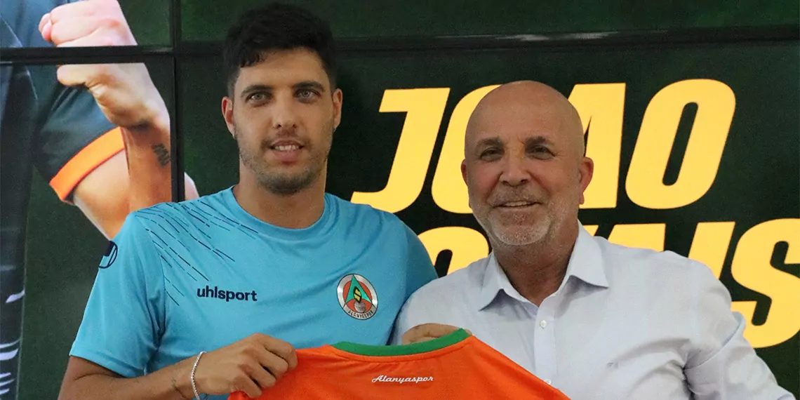 Alanyaspor joao novais'i renklerine bağladı