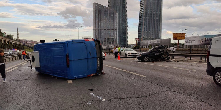 Kağıthane TEM Otoyolu'nda zincirleme kaza