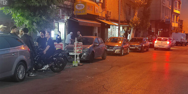 Kağıthane'de otomobile silahlı saldırı; 1 ölü