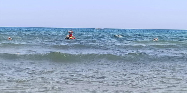 Kandıra'da plajlarda denize girmek yasaklandı